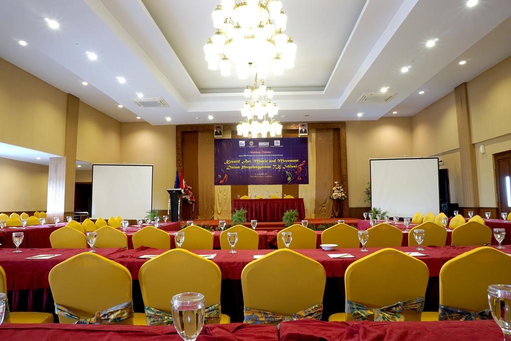 Red Chilies Hotel Surakarta  Exterior photo